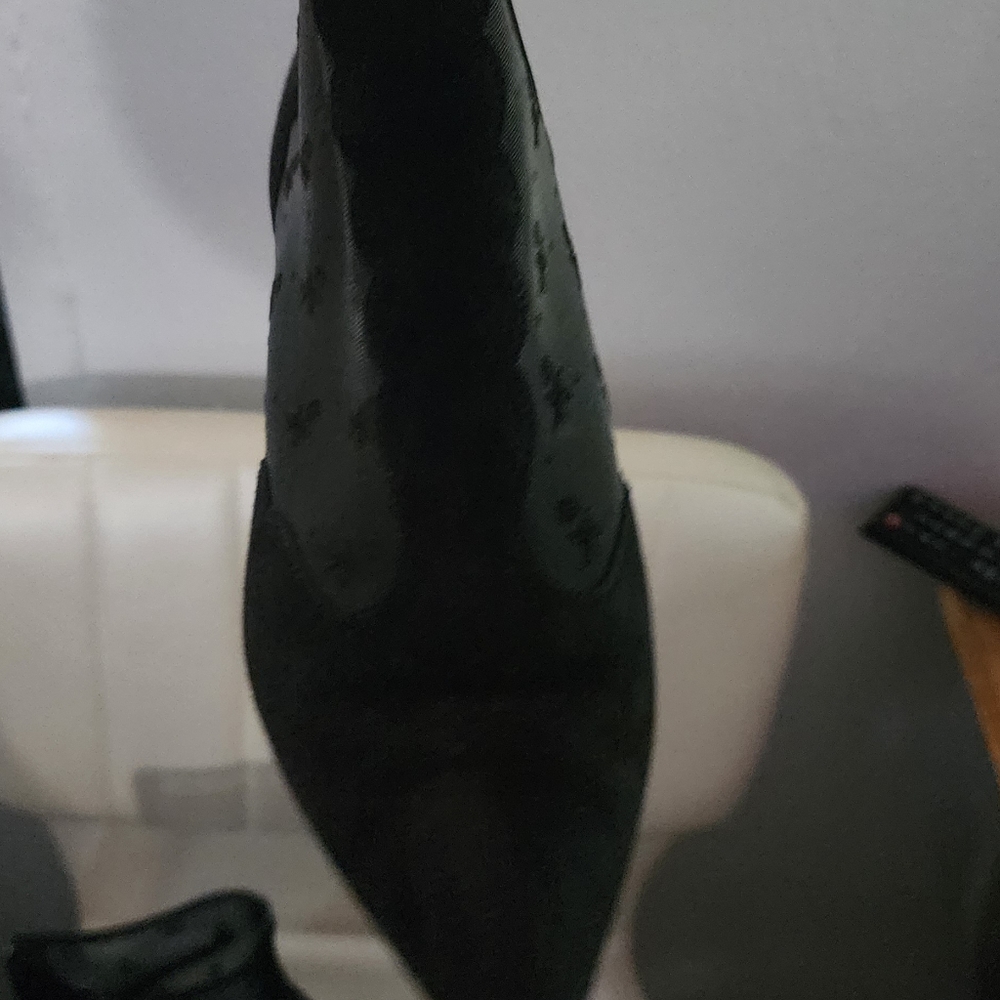 Boots - Picture 5 of 9